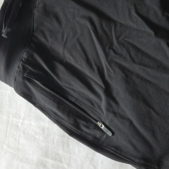 License to Train high rise short 4" - Picture 4 of 8